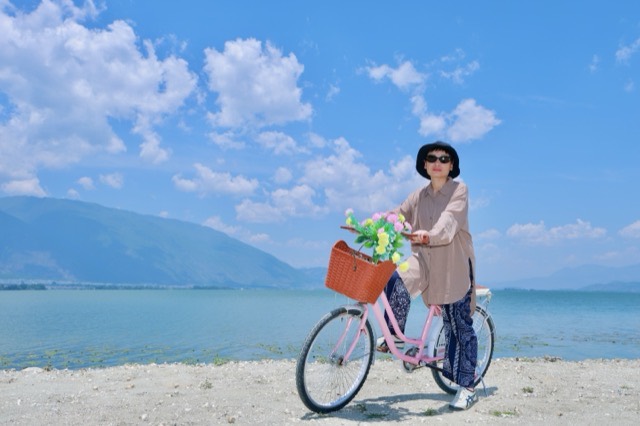 妈妈持花